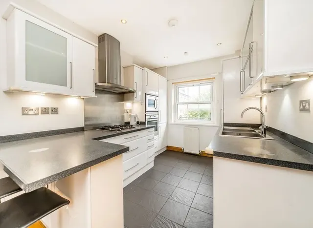 Photo 3 — Herbrand Street, Bloomsbury, WC1N