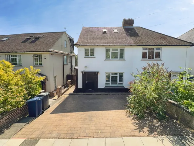Wise Lane, London, NW7, photo 1