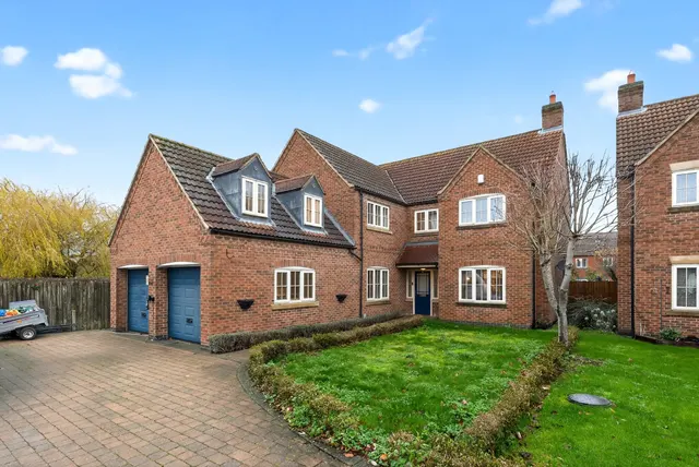 Phillipott Close, Newark, NG24, photo 1