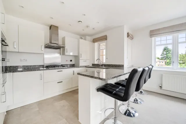 Photo 3 — Bhamra Gardens, Maidenhead, SL6