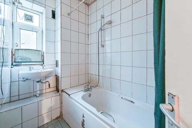 Photo 3 — 22 Mackie House, Mackie Road, London