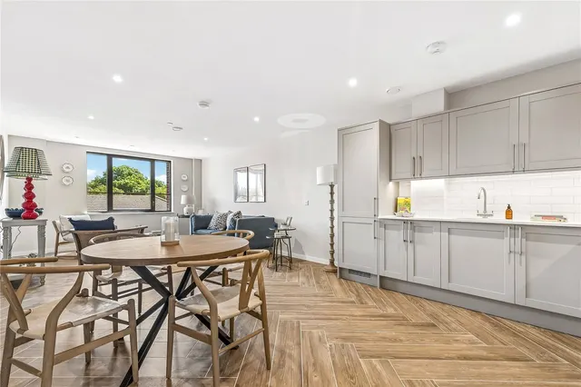 Fallsbrook Road, London, SW16, photo 2