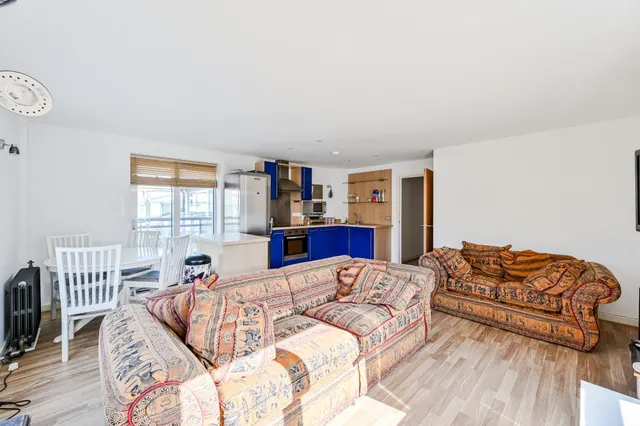 Photo 2 — Flat 23, Building 45, Hopton Road, London