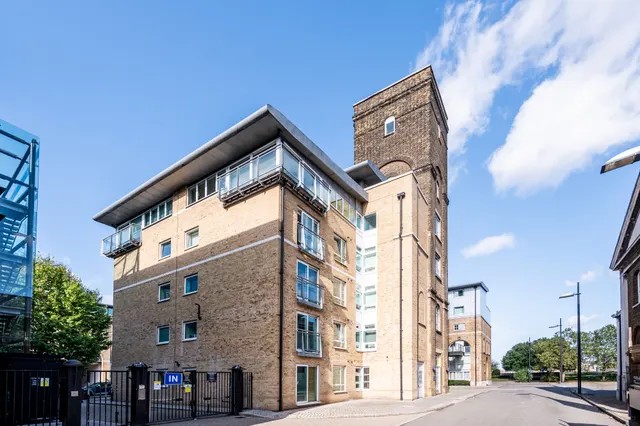 Flat 23, Building 45, Hopton Road, London, photo 1