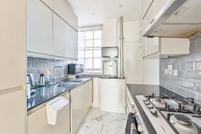 London, NW8, photo 3
