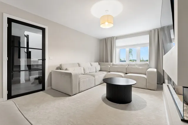 Photo 3 — Craigton Drive, Bishopton