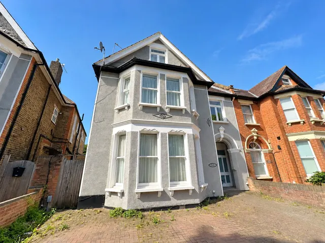 2 bedroom 2 bedroom property, Canadian Avenue, London, SE6