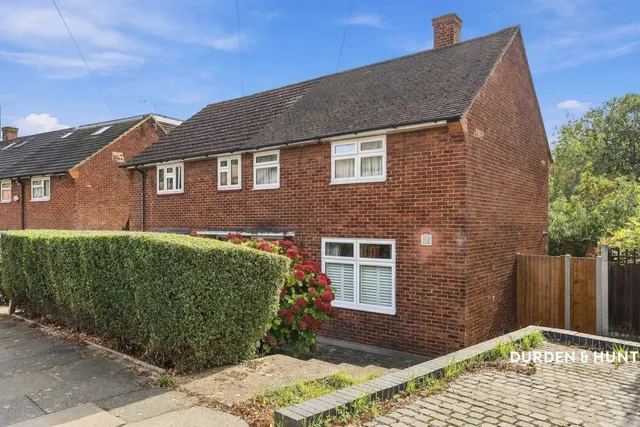 Swindon Lane, Harold Hill, RM3, photo 1