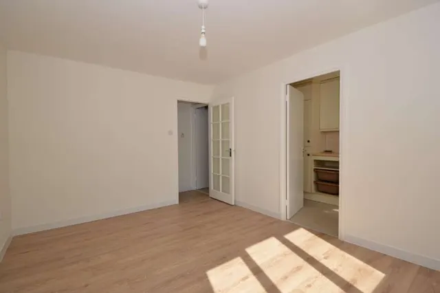 Photo 3 — Blackdown Close, East Finchley, N2 8JF
