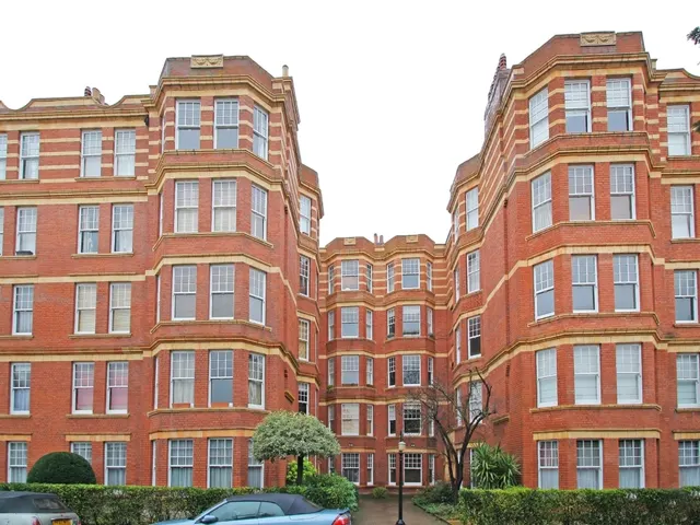 Fauconberg Road, London, W4, photo 1