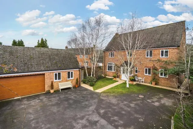 Banbury Road, Daventry, NN11, photo 1