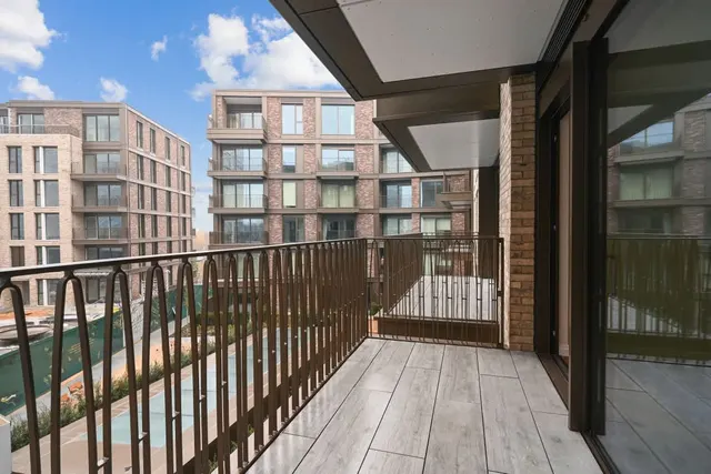 2 bedroom flat, Hampton House, SW6