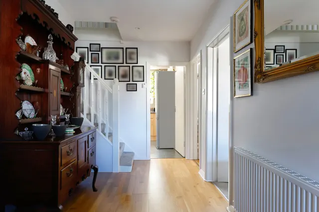 Park Rise, Leatherhead, KT22, photo 2