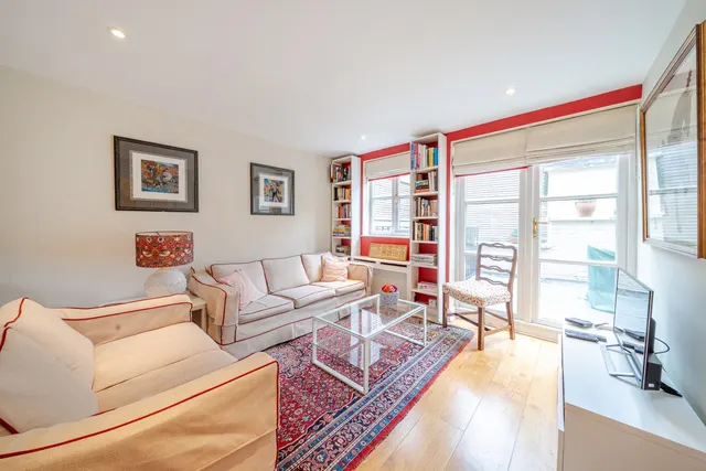 Photo 2 — Merton Road, Putney, London, SW18