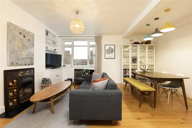 Upper Richmond Road, London, SW15, photo 1