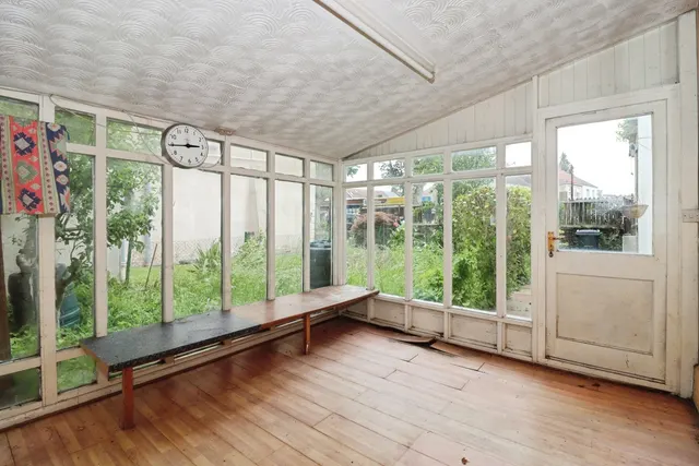 Photo 3 — Downend Road, BRISTOL, Avon, BS16