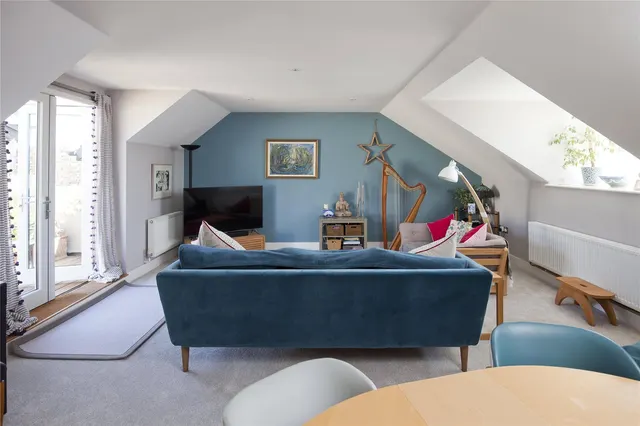Photo 2 — Lyons Walk, Shaftesbury, Dorset, SP7 8JF