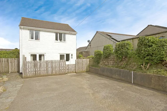 Station Road, Pool, TR15, photo 1