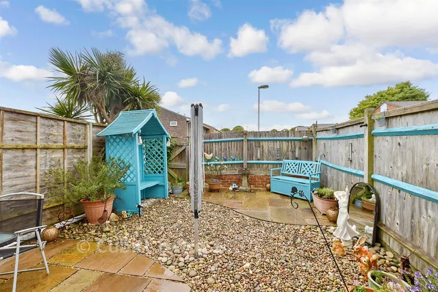 Dinsdale Gardens, Rustington, BN16, photo 2