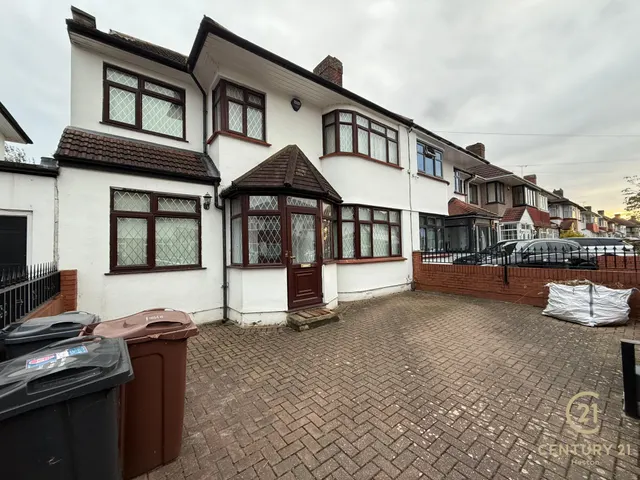 Crosslands Avenue, Southall, UB2, photo 1