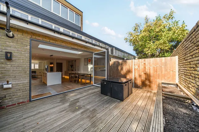Photo 3 — Ebbisham Drive, London, London, SW8 1UB
