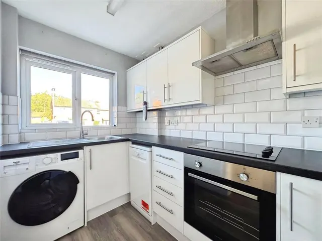 Frensham, Bracknell, RG12, photo 2