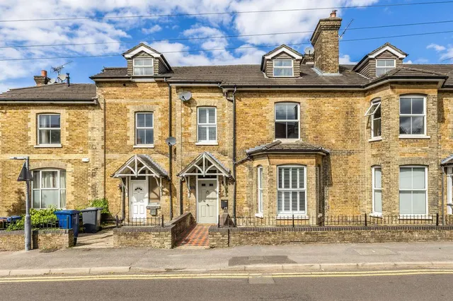 The Fairfield, Farnham, Surrey, GU9 8AJ, photo 1
