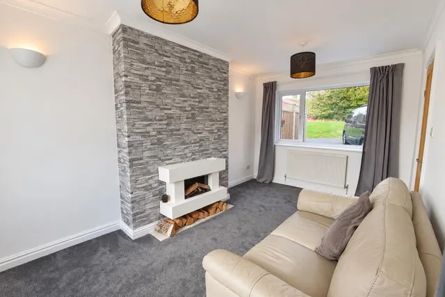 Chapel Avenue, Heckmondwike, WF16, photo 2