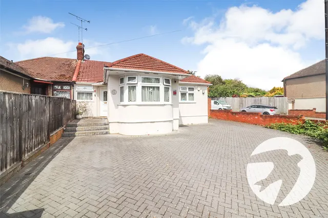 Eversley Avenue, Bexleyheath, DA7, photo 1