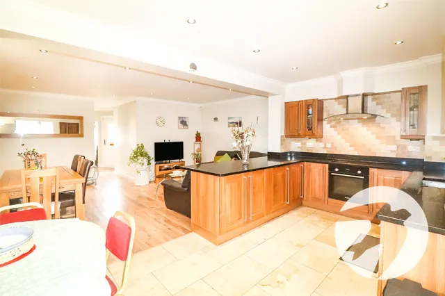 Eversley Avenue, Bexleyheath, DA7, photo 2