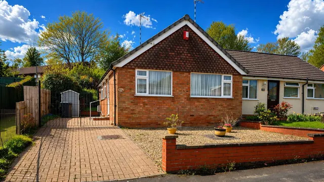 Carlton Road, Rugby, CV22 7PD, photo 1