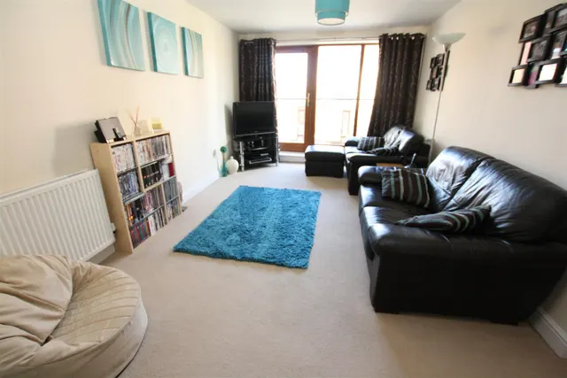 Commonwealth Drive, Crawley, RH10, photo 2