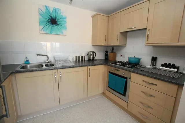 Commonwealth Drive, Crawley, RH10, photo 3