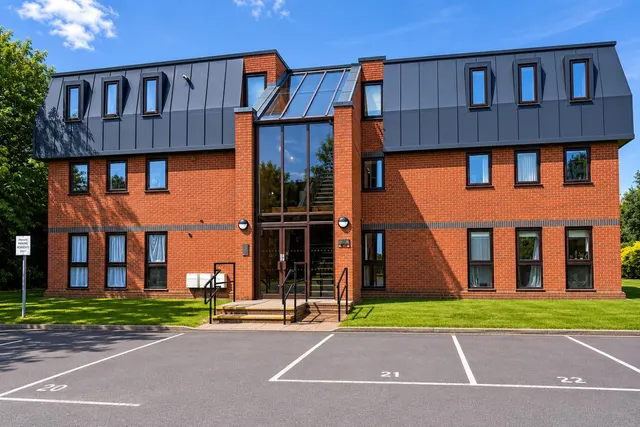 St. Johns Court Church Road, Surrey Egham, TW20, photo 1