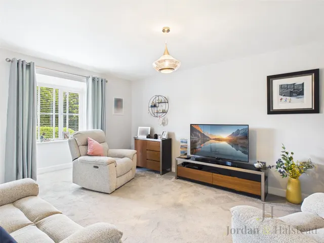 Photo 2 — Callender Way, Helsby, Frodsham, Cheshire, WA6 0FX
