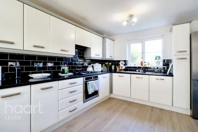 Willowdale, Leeds, LS10, photo 2