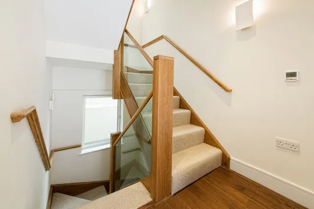 Photo 3 — Hob Mews, Chelsea