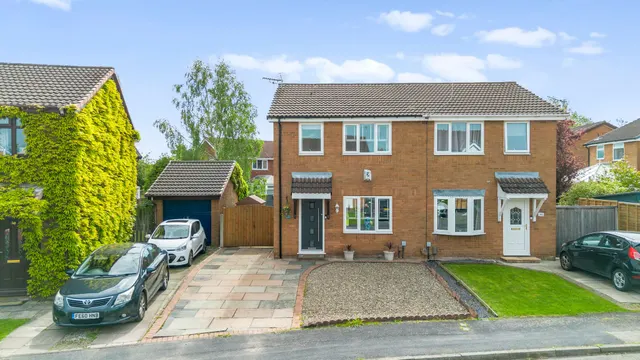 Oban Grove, Fearnhead, Warrington, Warrington, WA2 0TG, photo 1