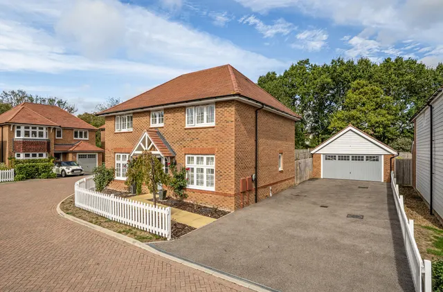 Bramley Grove, Tenterden, TN30, photo 1
