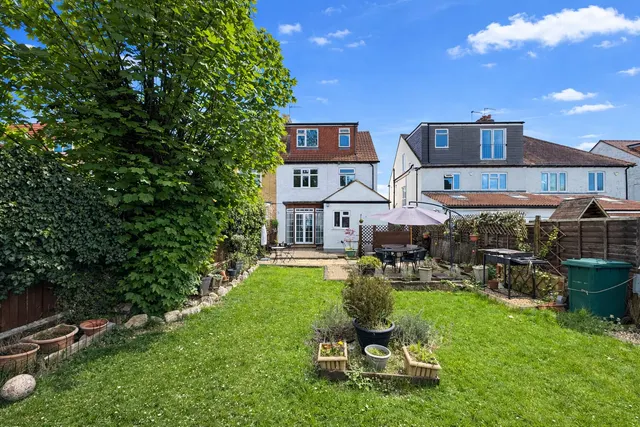 Sefton Avenue, London, NW7, photo 2