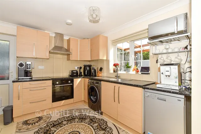 Shepherd Close, Crawley, RH10, photo 3