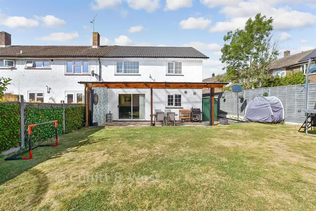 Shepherd Close, Crawley, RH10, photo 2
