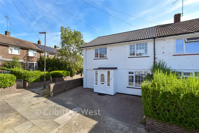 Shepherd Close, Crawley, RH10, photo 1