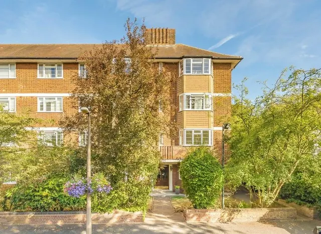 Sheen Court, Richmond, TW10, photo 1