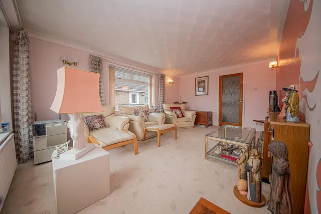 Photo 2 — Hartley Close, Bishopstoke, Eastleigh, SO50 8JE