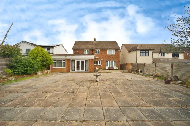 Photo 2 — Woodstock Road, Broxbourne