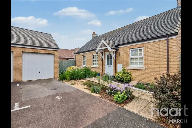 St James Close, Chatteris, PE16, photo 1