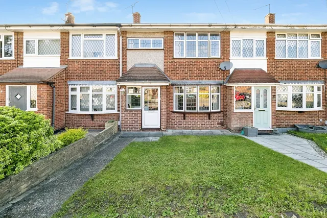 Midhurst Close, Hornchurch, RM12, photo 1
