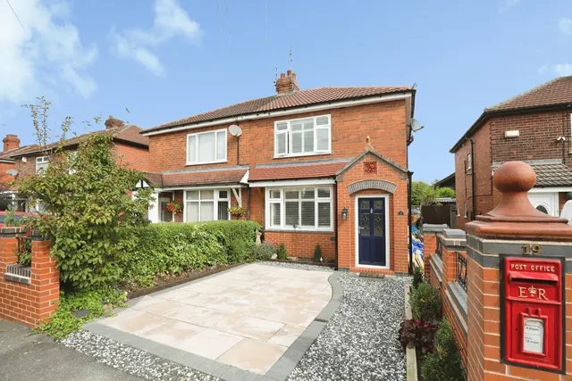 Hallshaw Avenue, CW1, photo 1