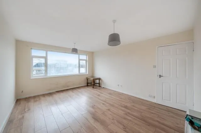 Tolworth Rise South, Surbiton, KT5, photo 3